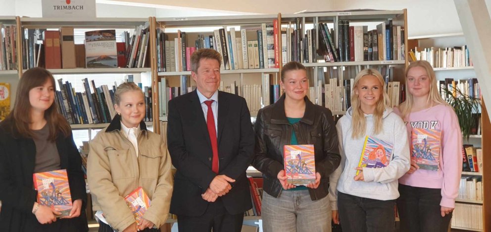 Þær Embla og Sylvía lengst til hægri