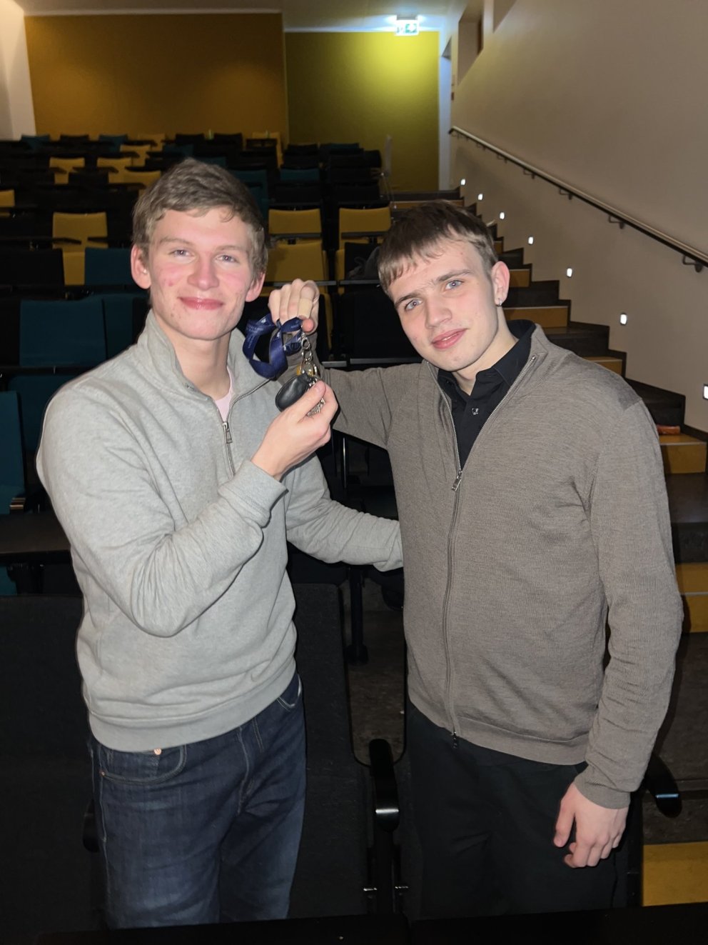 Ketill Guðlaugur Ágústsson, nýkjörinn ármaður, tekur við lyklavöldunum úr höndum Olivers Einars Nord…