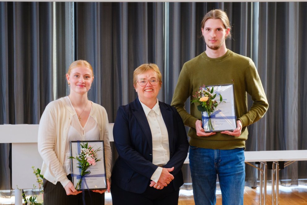 Sólný Helga og Enok ásamt Silju Báru Ómarsdóttur rektor HÍ