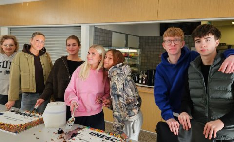 Nemendur í Grænfánaáfanga skipulögðu daginn og buðu upp á köku.