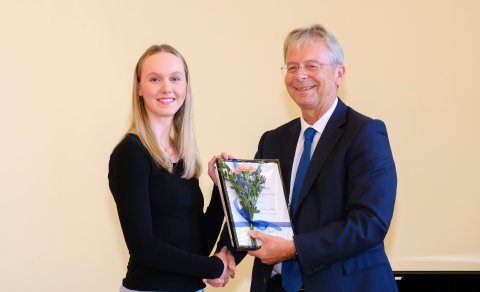 Meðfylgjandi er mynd af Lúcíu með Jóni Atla Benediktssyni, rektor HÍ.