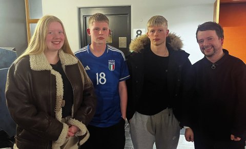 Gettu betur lið Menntaskólans við Sund ásamt þjálfara. Frá vinstri: Emma Elísa Jónsdóttir, Sigurjón …